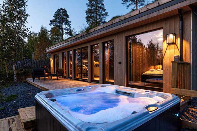 hytte-og-jacuzz-680