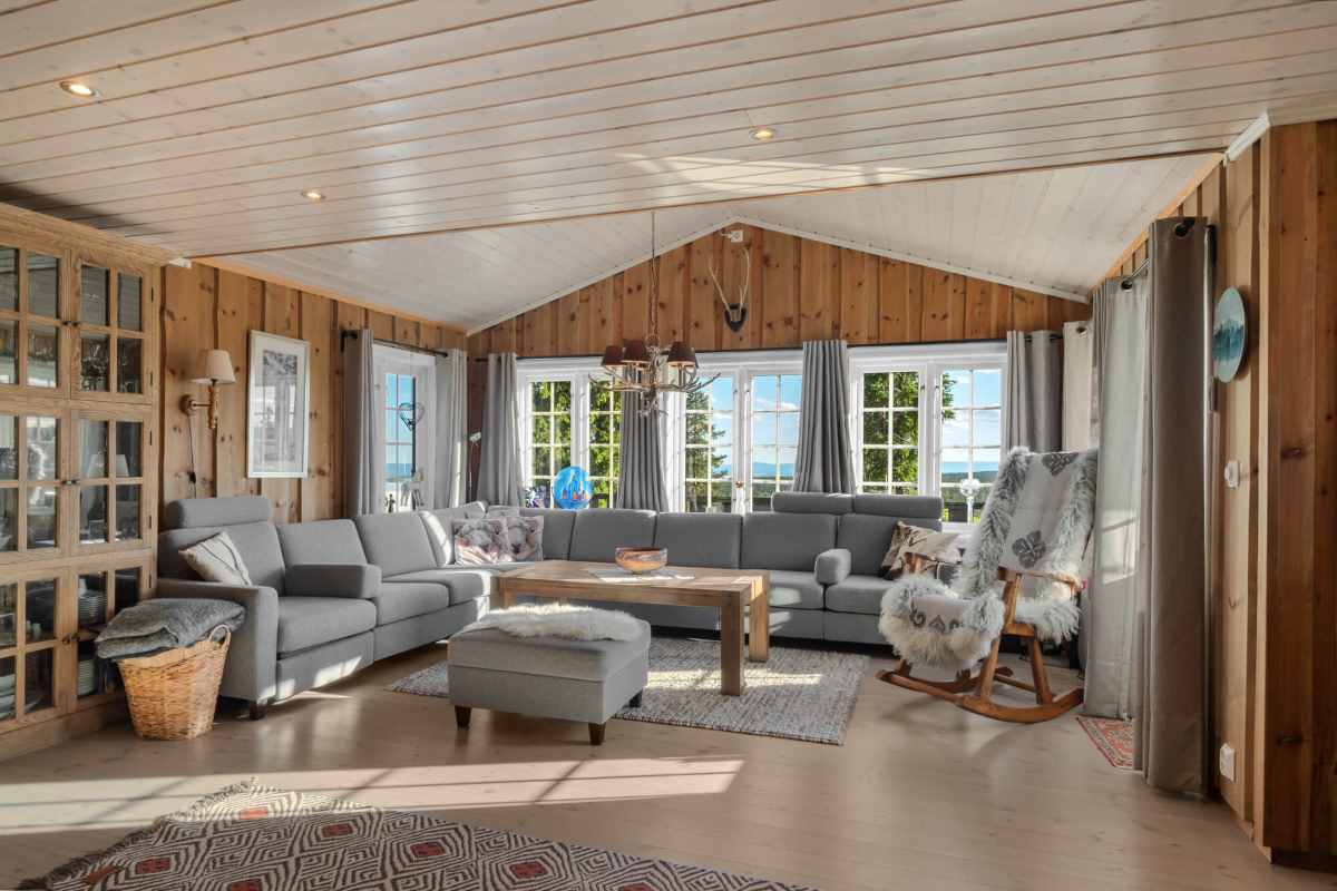 Lirypa – hytte med badstu og jacuzzi i Svaenlia på Budor