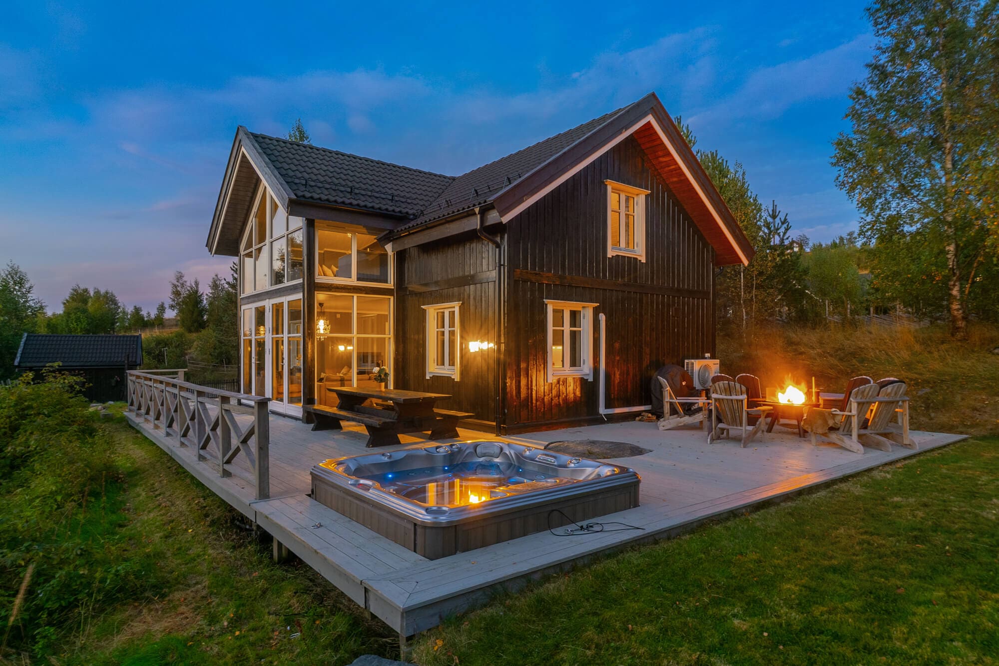 Villa Heidi stor hytte med jacuzzi og badstue ved Mjøsa på Mjøsli