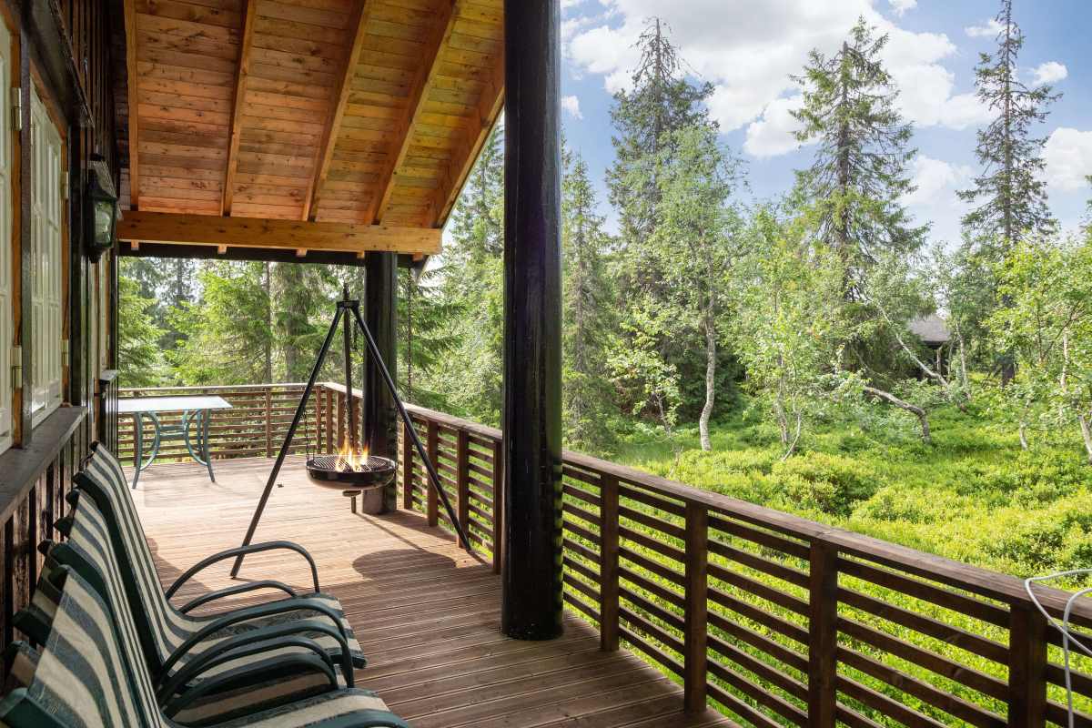 Terrasse og eksteriør på Bjørnen på Budor