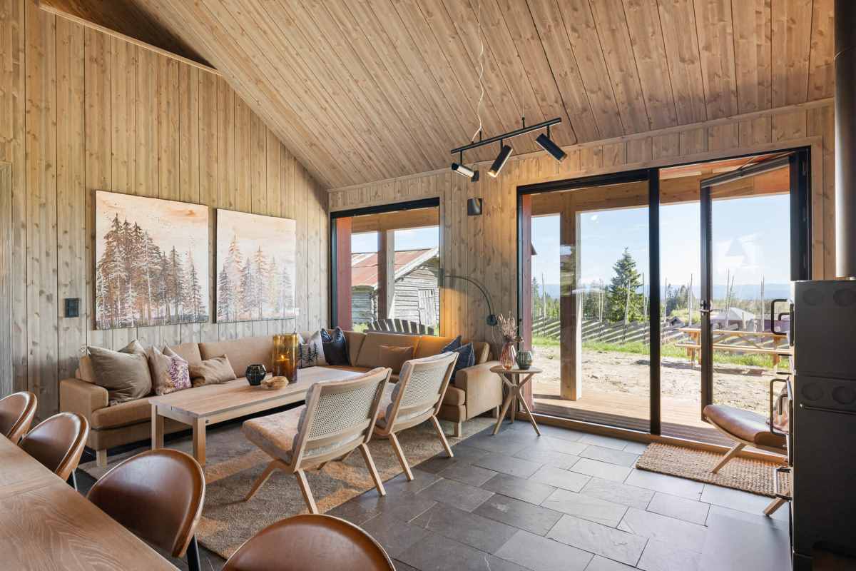 Budor Alpinlodge stor bærekraftig hytte med terrasse og uteområde på fjellet i Budor