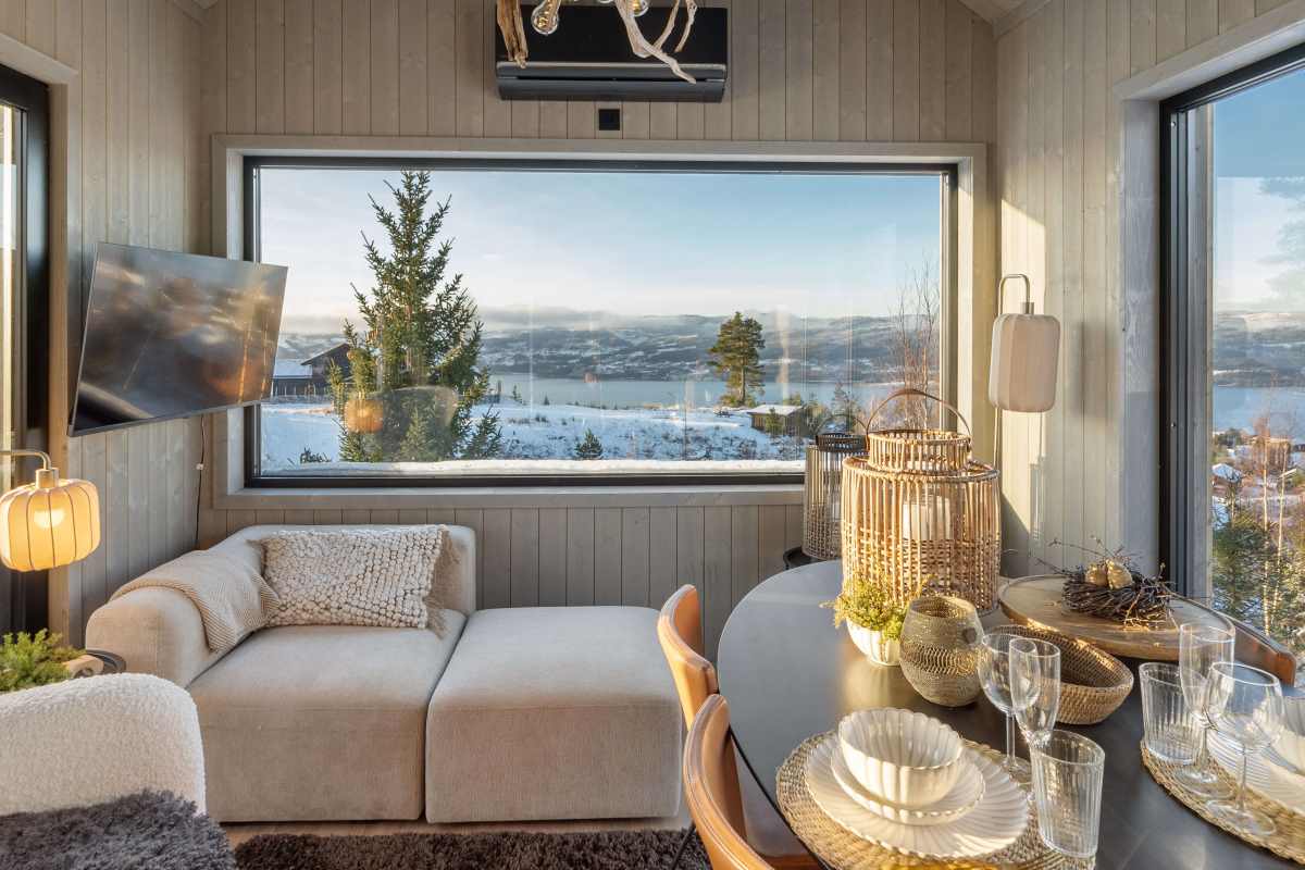 Stue med utsikt over Mjøsa i Fugleredet 4