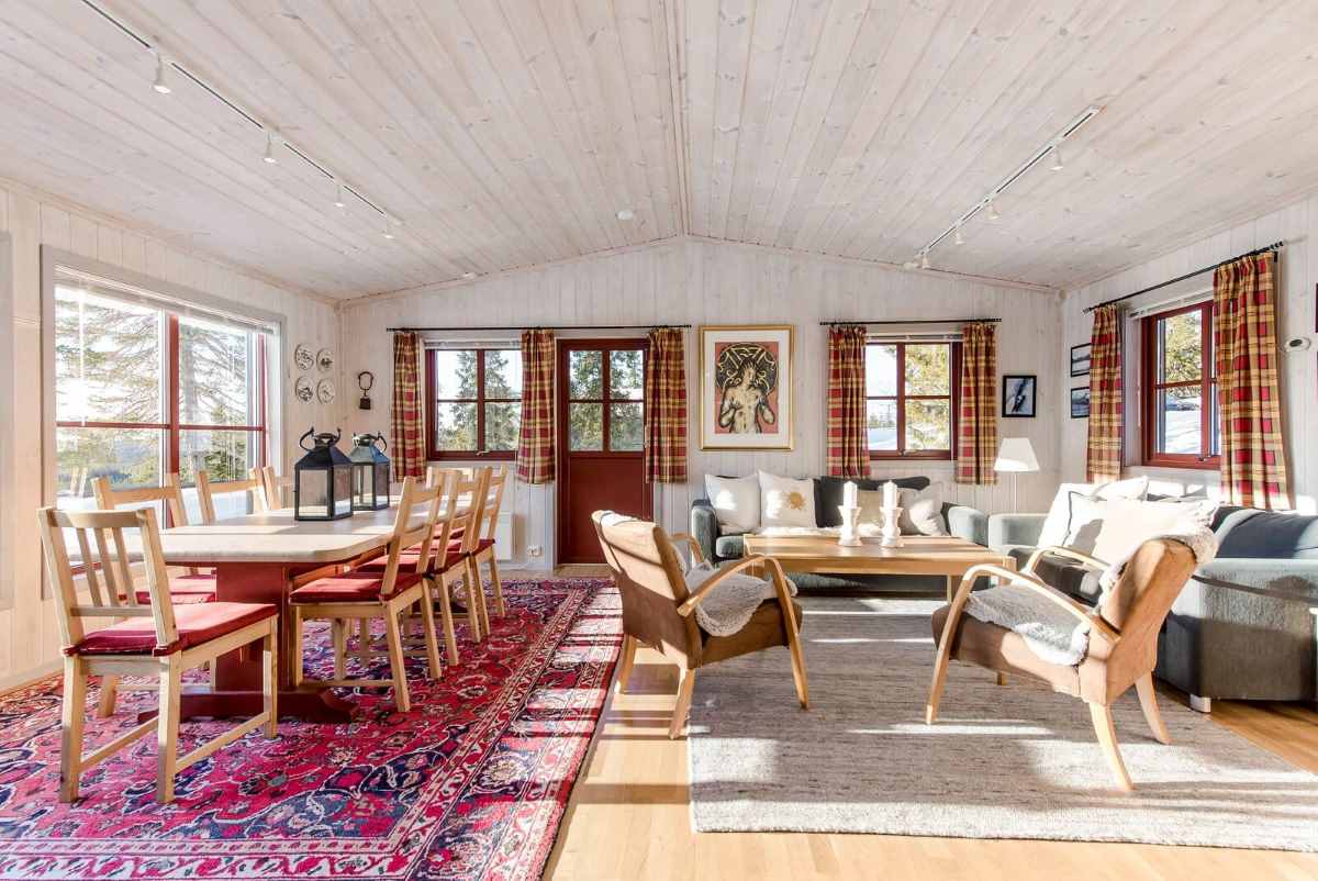 Stue med peis  i Hønsehauken på Budor