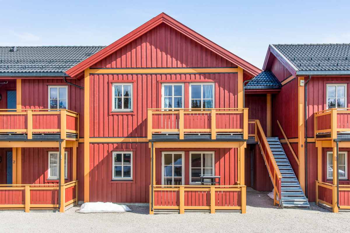 Leilighet 8F ligger rett ved Budor Gjestegård på Budor