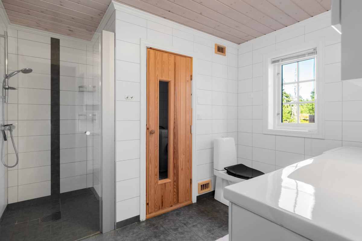 Bad med innvendig badstu i Lirypa på Budor