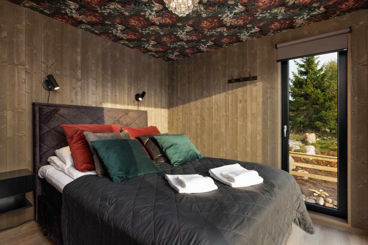 Soverom i Sansa Lodge på Mjøsli