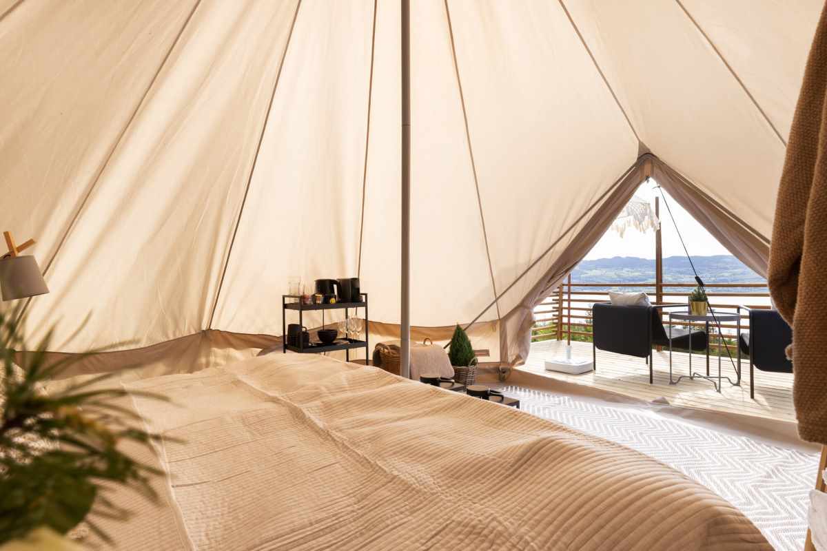 Stjernetaket glamping telt med stjernehimmel og Mjøsa-utsikt på Mjøsli